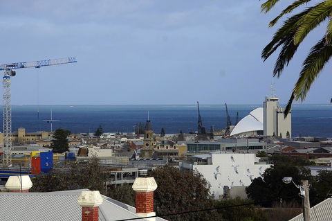 Studio 208 With Ocean Views - Accommodation Newcastle 22