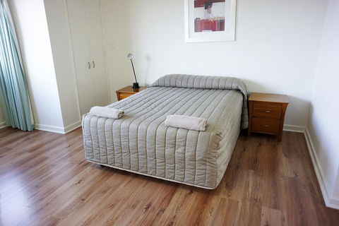Studio 208 With Ocean Views - Accommodation Newcastle 4