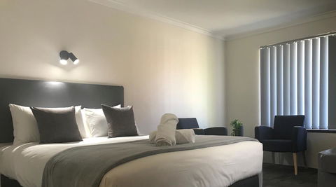 Hotel Clipper - Accommodation Newcastle 0
