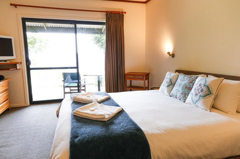 Karri Aura - Accommodation Newcastle 7