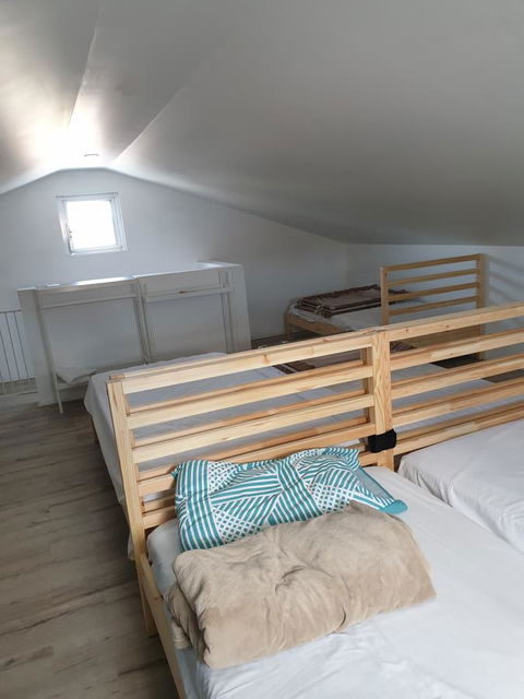 DIANELLA Budget Rooms Happy Place To Stay - Accommodation Newcastle 4