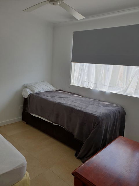DIANELLA Budget Rooms Happy Place To Stay - Accommodation Newcastle 2