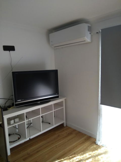 DIANELLA Budget Rooms Happy Place To Stay - Accommodation Newcastle 32