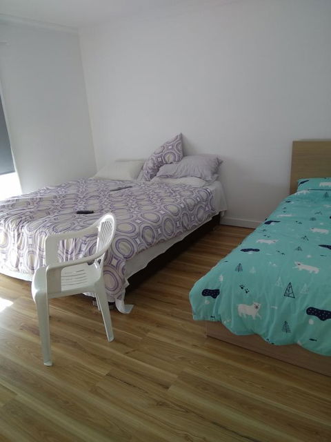DIANELLA Budget Rooms Happy Place To Stay - Accommodation Newcastle 13