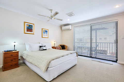 Fremantle Townhouse Unit 6 - Accommodation Newcastle 8