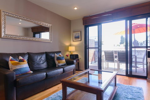 Cloisters - Accommodation Newcastle 4