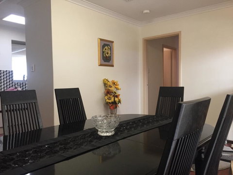 â˜… Stylish Family Home! â˜… - Accommodation Newcastle 7