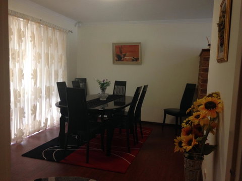 â˜… Stylish Family Home! â˜… - Accommodation Newcastle 8