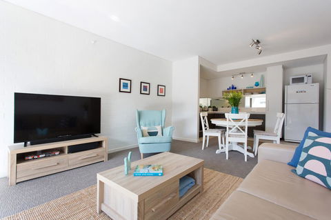 Beachside Living - South Fremantle - Accommodation Newcastle 1