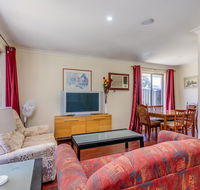 Brilliant neat convenient family-friendly house - Accommodation Newcastle