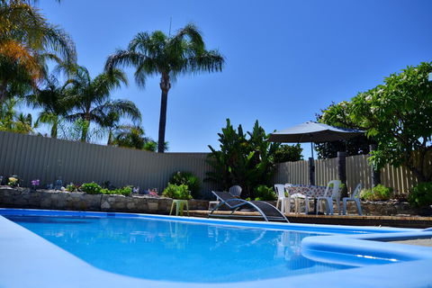 Palms Bed & Breakfast - Accommodation Newcastle 0