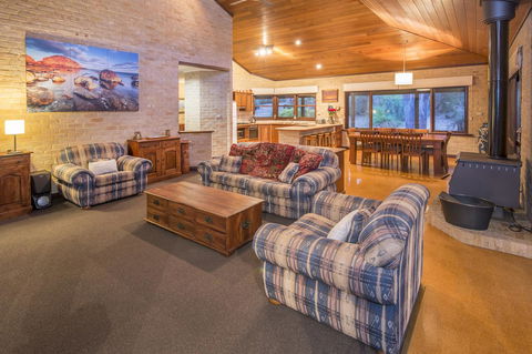53 Martina Drive - Accommodation Newcastle 15