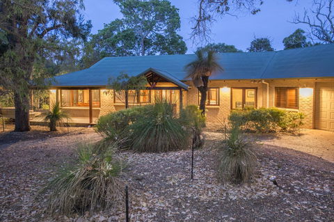 53 Martina Drive - Accommodation Newcastle 1