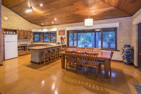 53 Martina Drive - Accommodation Newcastle 16