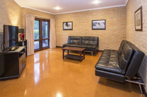 53 Martina Drive - Accommodation Newcastle 26