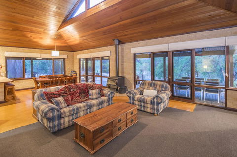53 Martina Drive - Accommodation Newcastle 13