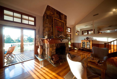 The Farmhouse - Accommodation Newcastle 8