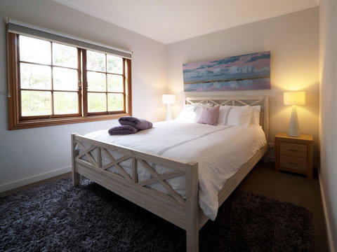 The Farmhouse - Accommodation Newcastle 9