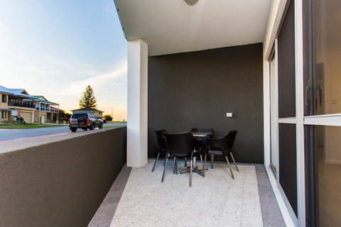 Reflections By Rockingham Apartments - Accommodation Newcastle 0