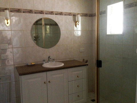 Lemon Tree Lodge - Accommodation Newcastle 10