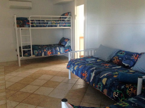 Lemon Tree Lodge - Accommodation Newcastle 8