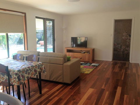 Lemon Tree Lodge - Accommodation Newcastle 0