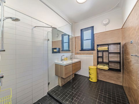 Panoramique Holiday Home With A View - Accommodation Newcastle 8