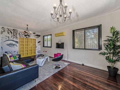 Panoramique Holiday Home With A View - Accommodation Newcastle 6