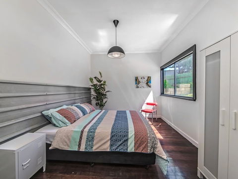 Panoramique Holiday Home With A View - Accommodation Newcastle 12