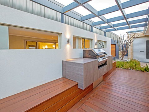 Magnificent Beach Retreat - Accommodation Newcastle 36