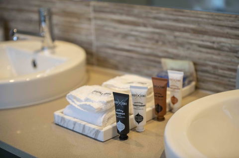 Magnificent Beach Retreat - Accommodation Newcastle 10