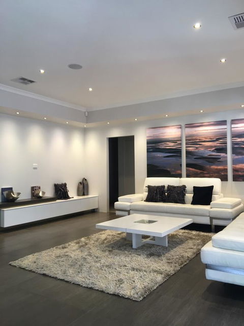 Magnificent Beach Retreat - Accommodation Newcastle 31