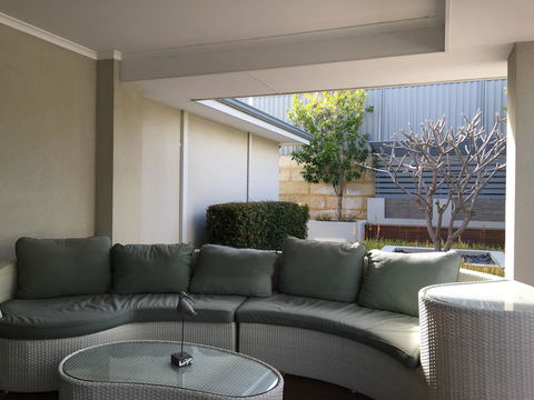 Magnificent Beach Retreat - Accommodation Newcastle 35