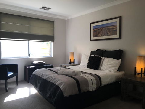 Magnificent Beach Retreat - Accommodation Newcastle 18