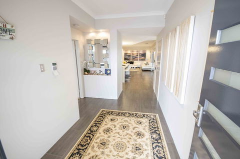 Magnificent Beach Retreat - Accommodation Newcastle 5