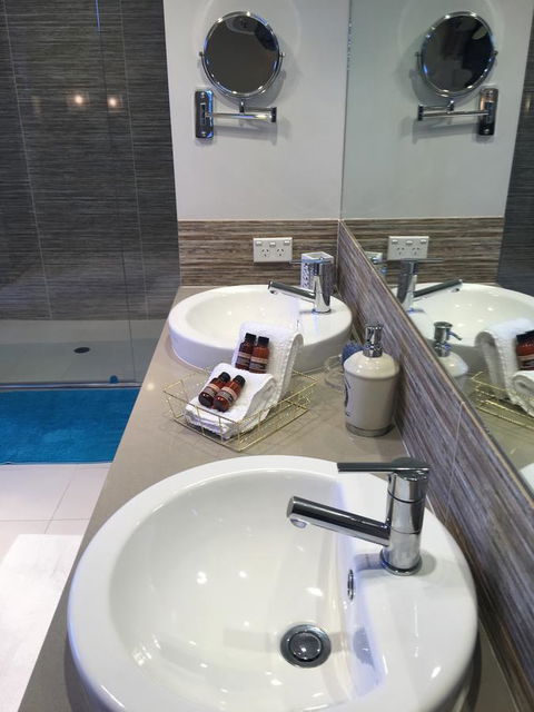 Magnificent Beach Retreat - Accommodation Newcastle 39