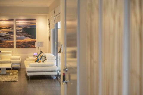 Magnificent Beach Retreat - Accommodation Newcastle 25