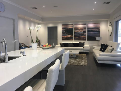 Magnificent Beach Retreat - Accommodation Newcastle 24