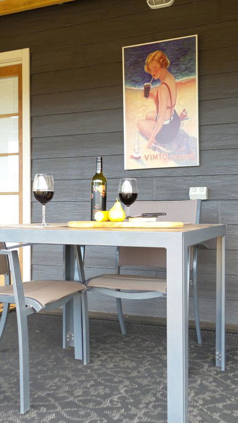 Windfall Estate Vineyard Cottage - Accommodation Newcastle 10