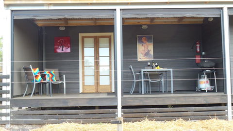 Windfall Estate Vineyard Cottage - Accommodation Newcastle 9
