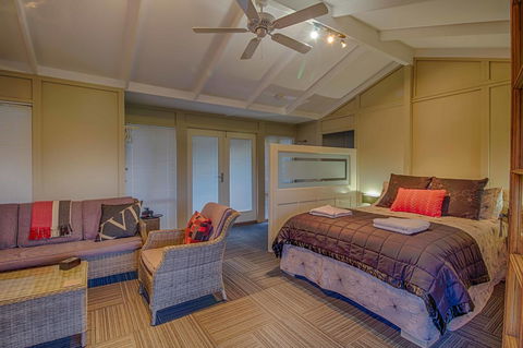 Windfall Estate Vineyard Cottage - Accommodation Newcastle 0
