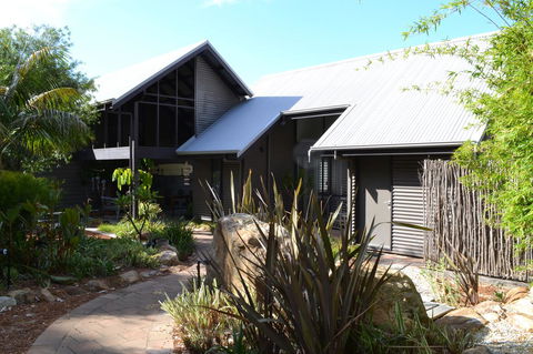 DESIGNER'S STUDIO - Accommodation Newcastle 13