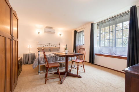 Sienna Lodge - Accommodation Newcastle 5