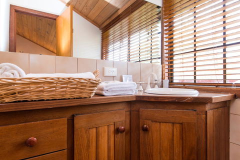 Sienna Lodge - Accommodation Newcastle 7