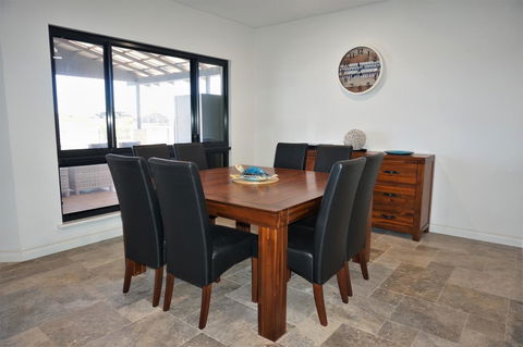 27 Corella Court - Accommodation Newcastle 5