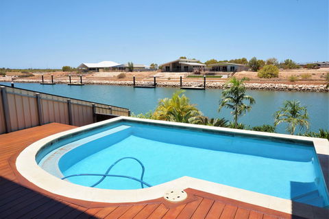 27 Corella Court - Accommodation Newcastle 28