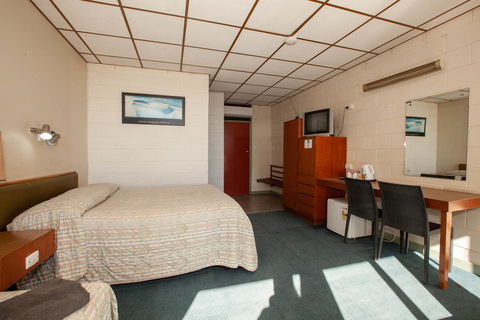 EUCLA MOTOR HOTEL - Accommodation Newcastle 19