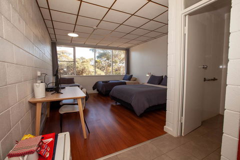 EUCLA MOTOR HOTEL - Accommodation Newcastle 4