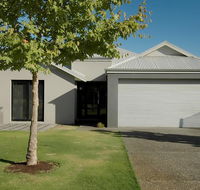 THE SANCTUARY LUXURY HOLIDAY HOME - Accommodation Newcastle