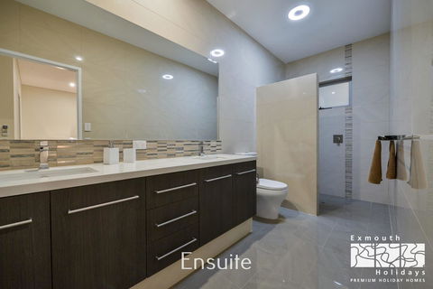 27 Kestrel Place - With Pool And Jetty - Accommodation Newcastle 10